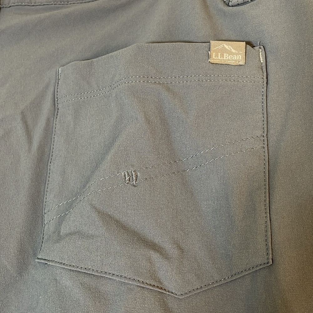 NWT. L. L. Bean 18 Slim Leg Stretch Outdoor Explore Pants. - Picture 10 of 11